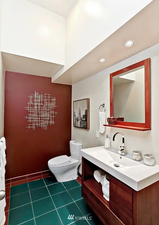 Building Photo - Capitol Hill 2-bedroom Condo