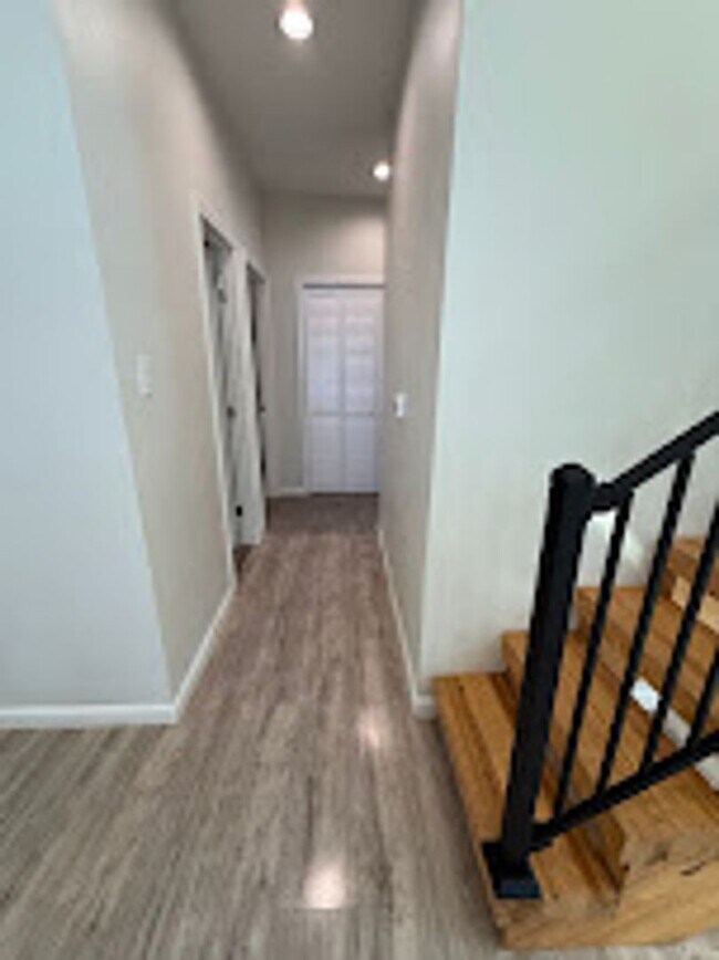 Building Photo - NEW ON MARKET