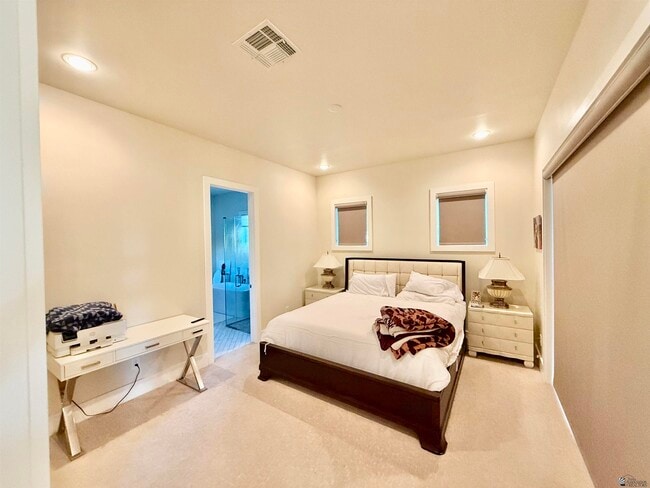 Building Photo - 1330 W Ridgeview Dr