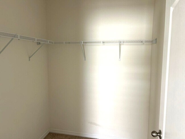 Building Photo - 7604 Oakmoss Loop