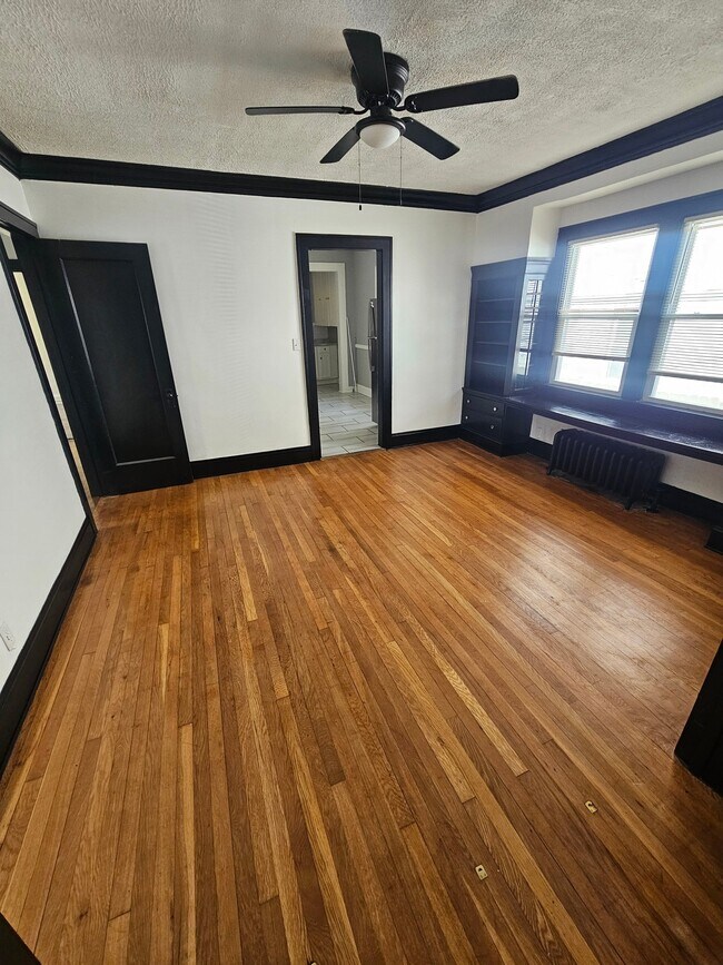 Building Photo - 4280 E 124th St