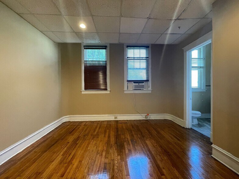 Building Photo - 420 College St