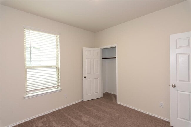 Building Photo - 229 The Duke Dr