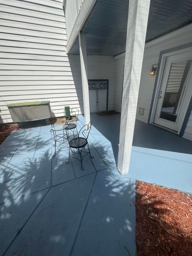 Building Photo - 6545 N Lagoon Dr
