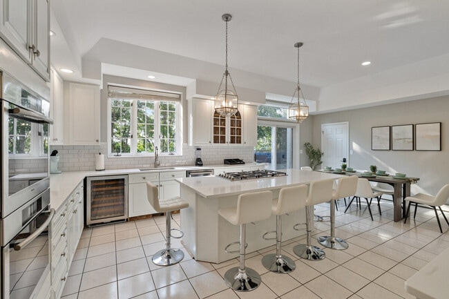 Building Photo - 321 Museum Village Rd