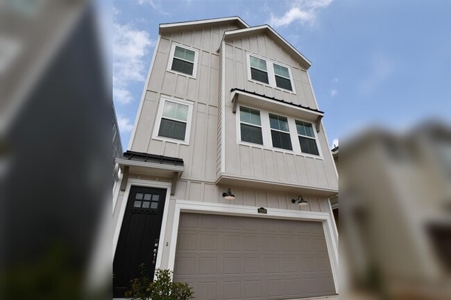 Building Photo - 2209 Via Laura Ln