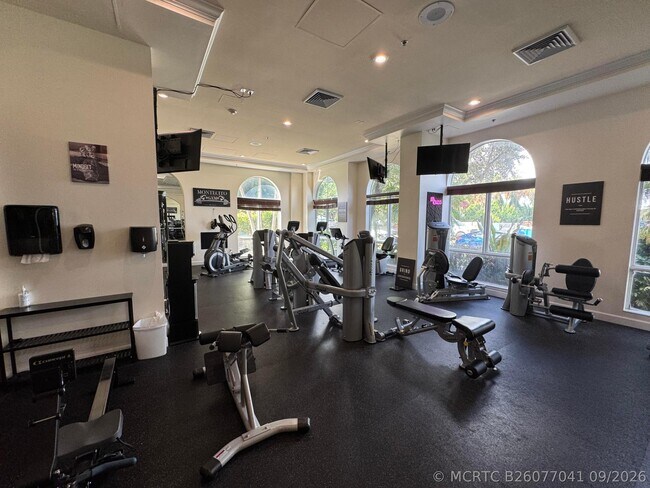 Building Photo - 616 Clearwater Park Rd