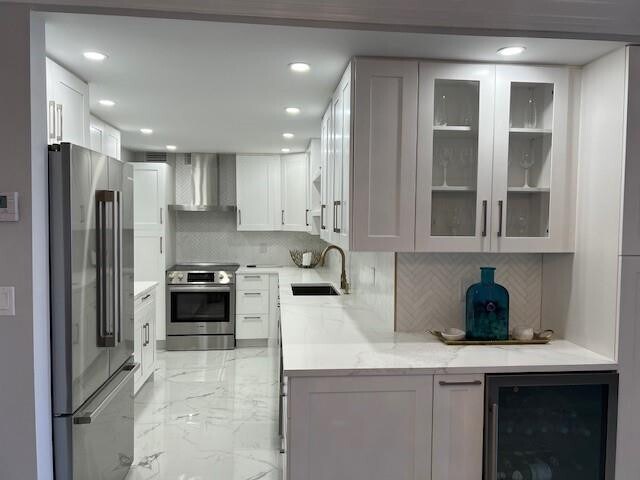Building Photo - 405 N Ocean Blvd