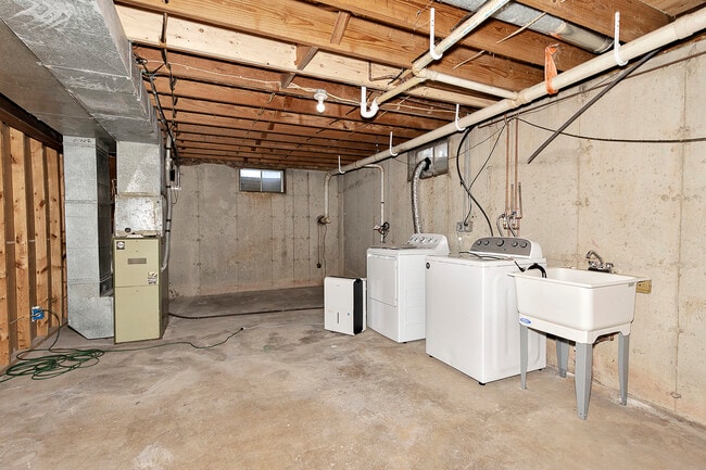 Building Photo - 8310 E Coral Rd