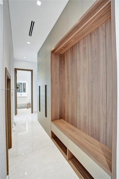 Building Photo - 20824 NE 37th Ave