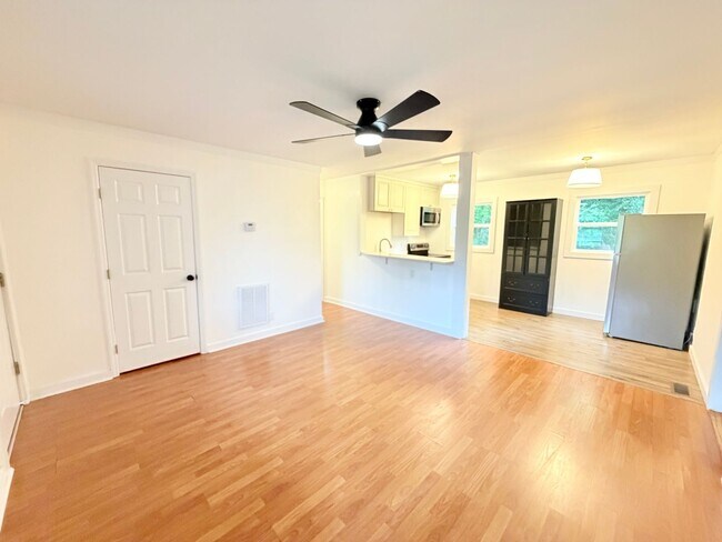 Building Photo - 484 Macon Hwy