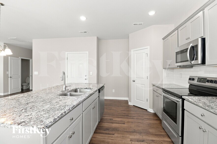 Building Photo - 9636 Hamel St