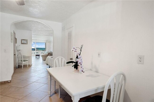 Building Photo - 201 Van Buren St