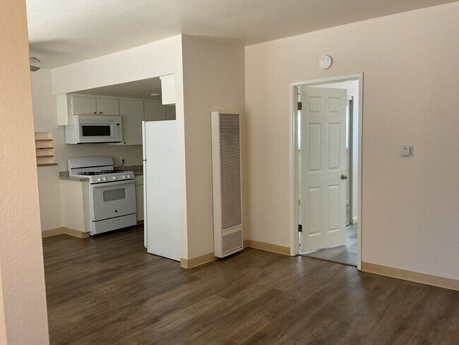 Building Photo - 5519 Paloma Ave