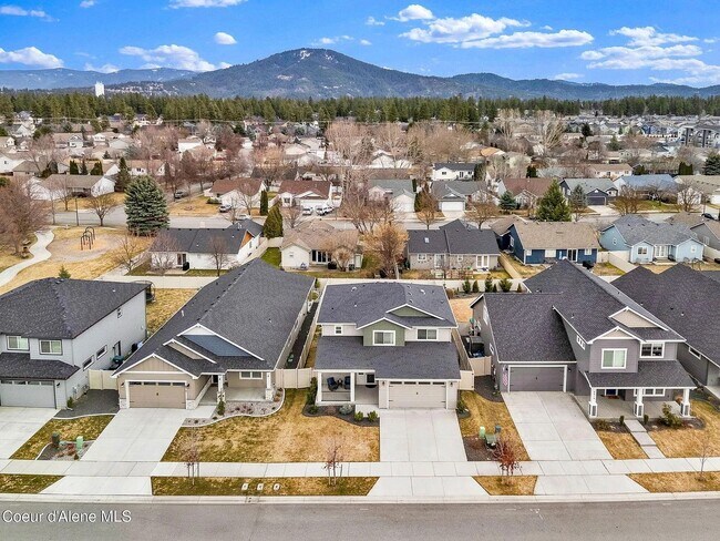 Building Photo - Coeur d'Alene Place – 3 Bed, 2.5 Bath Home...