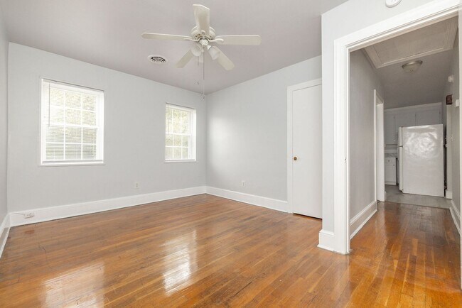 Building Photo - 103/105 Indiana Ln