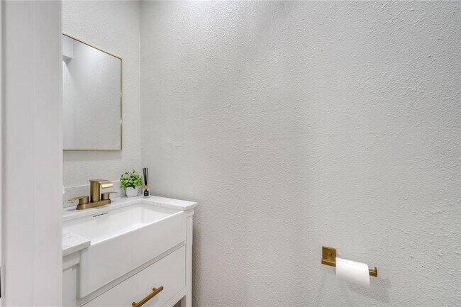 Building Photo - 7043 Carlene Dr