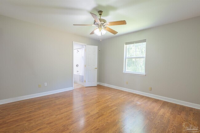 Building Photo - 848 Meadow Ln