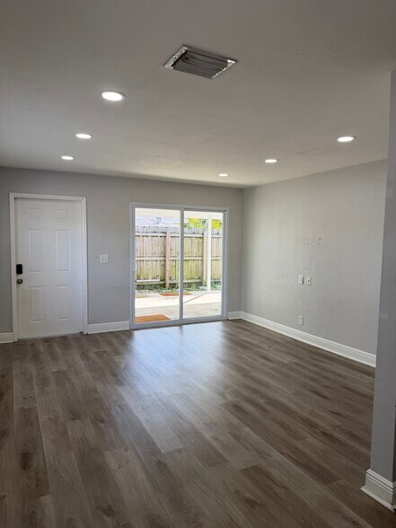 Building Photo - 6120 SW 38th St