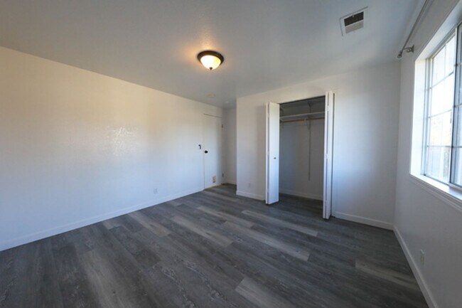 Building Photo - Spacious 3/2 with large yard