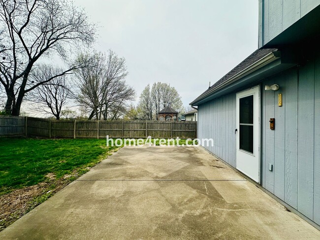 Building Photo - Spacious Four Bedroom Home in KCMO w/ Bran...