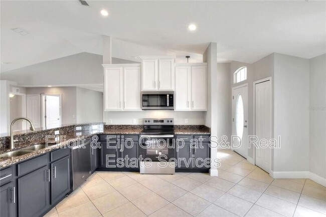 Building Photo - 6562 Evergreen Park Dr