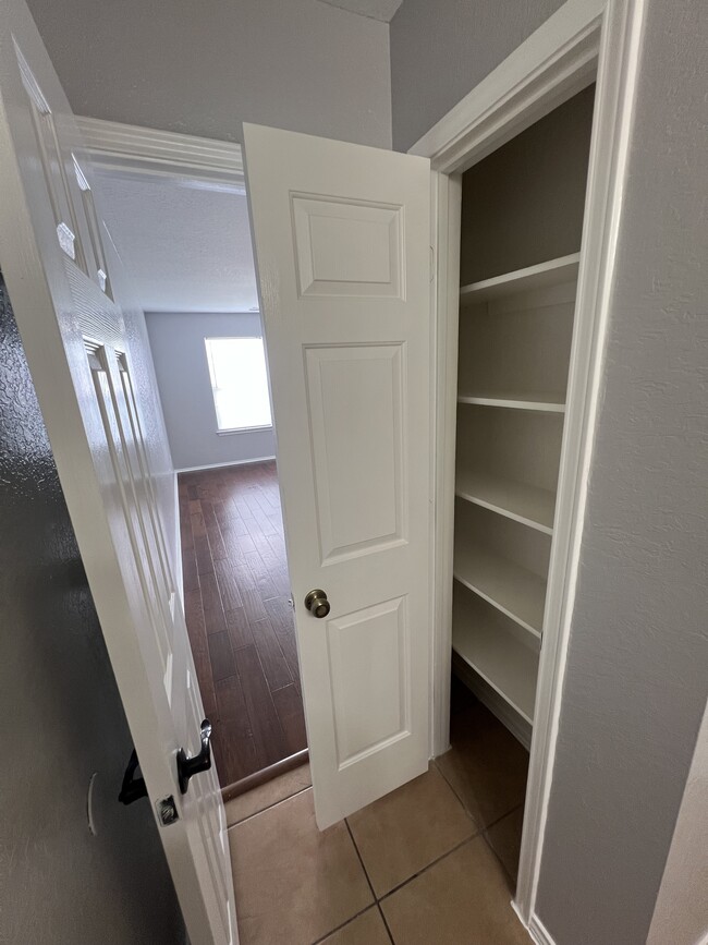 Building Photo - 3734 Candleglenn