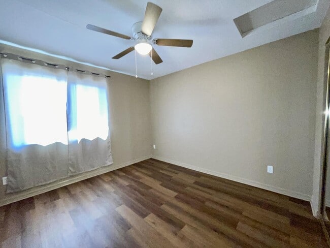 Building Photo - 2 bed 1 bath ground floor $1300 rent BHCRE...