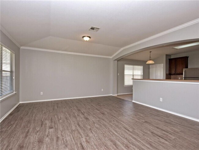 Building Photo - 607 Washington Square Dr