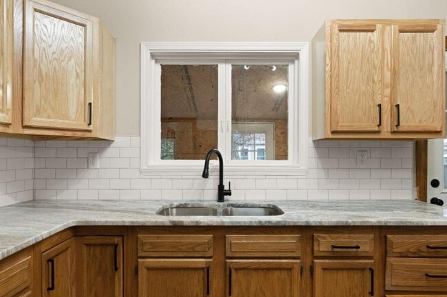 Building Photo - 1709 Ekin Ave