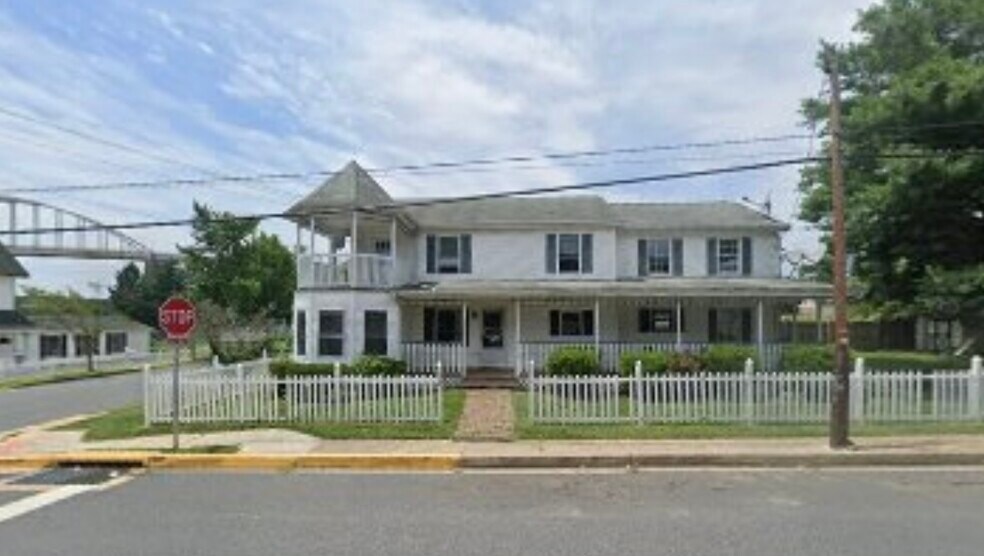 Building Photo - 201 Lock St