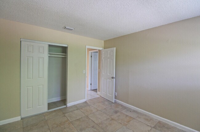 Building Photo - 1045 Miami Blvd