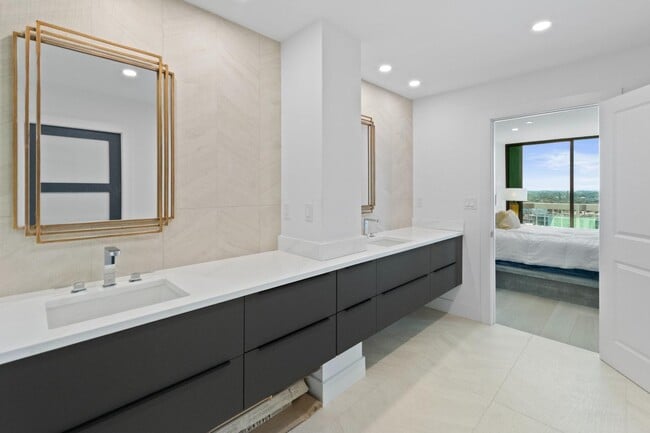 Building Photo - 115 Lakeshore Dr