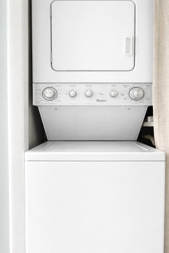 Building Photo - 931 Gardenia Dr