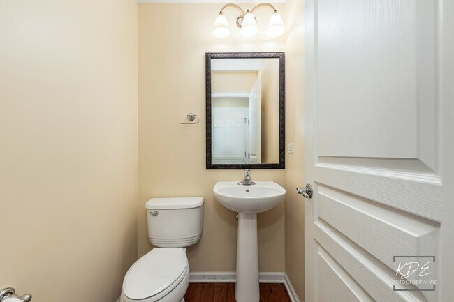 Building Photo - 651 Hawley Dr