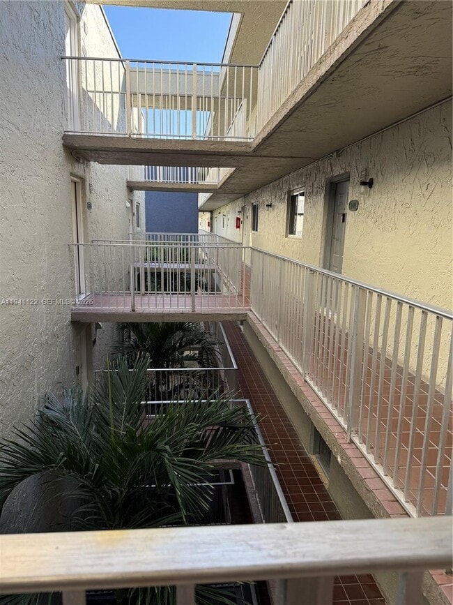 Building Photo - 10000 NW 80th Ct