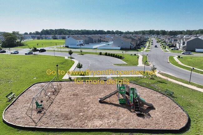 Building Photo - 1531 Rosewood Dr