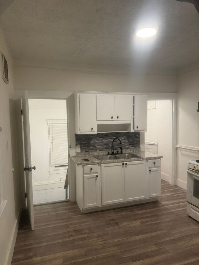 Building Photo - 2 bedroom/ 1 bathroom Detroit's Westside Home