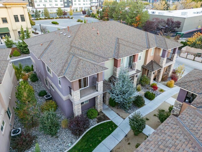 Building Photo - Great Townhome For Rent!