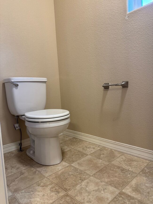 Building Photo - Everything you need! 3 bed/2.5 bath, 2-car garage