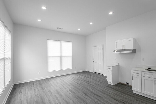 Building Photo - 223 S Park St