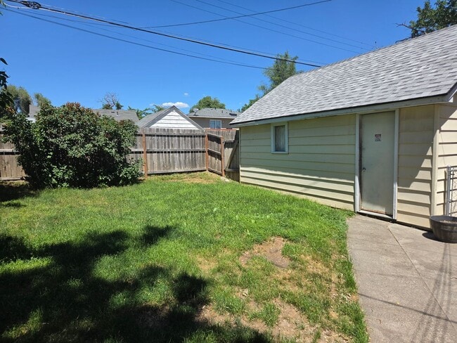 Building Photo - Great Northside 4 bed 2 bath home