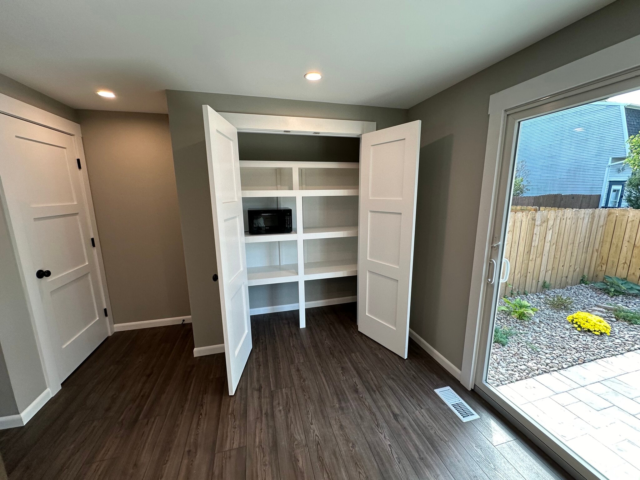 Large pantry with microwave - 27 Farmbrook Dr