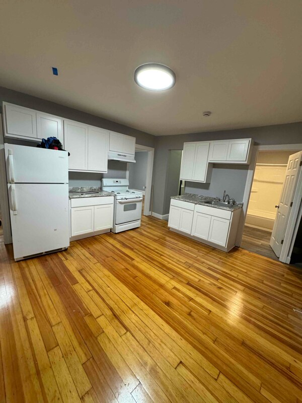 Building Photo - 12 Lucretia Ave