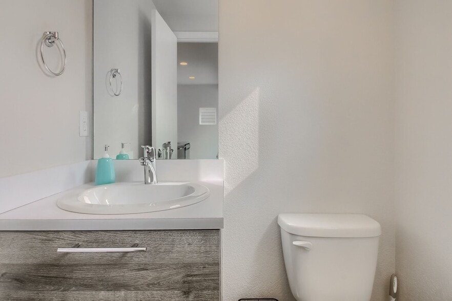 Building Photo - 1018 Depew St