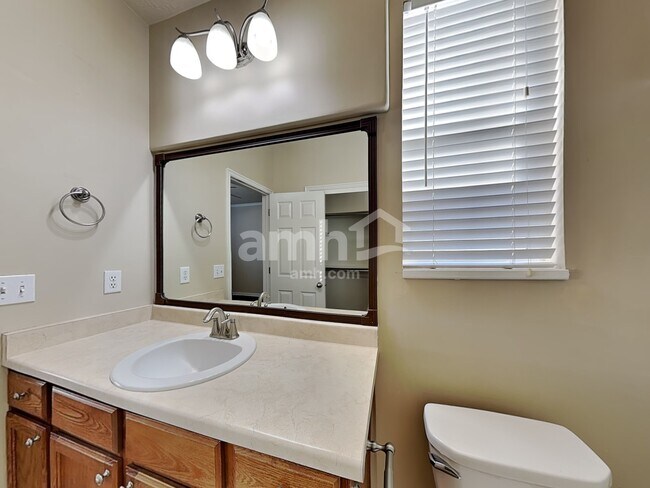 Building Photo - 738 Skipton Dr W