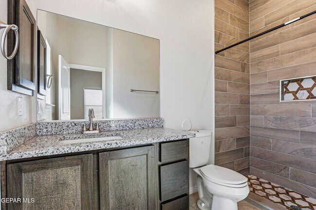 Building Photo - 904 Keenland Ave