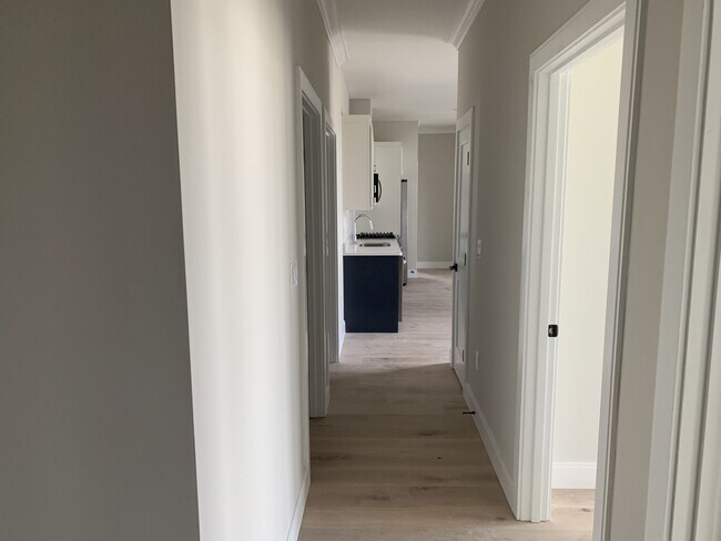 Building Photo - 165 Everett St