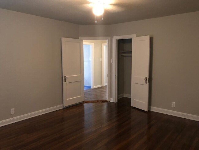Building Photo - Move in Ready in Central Houston, 2 Bed/1 ...
