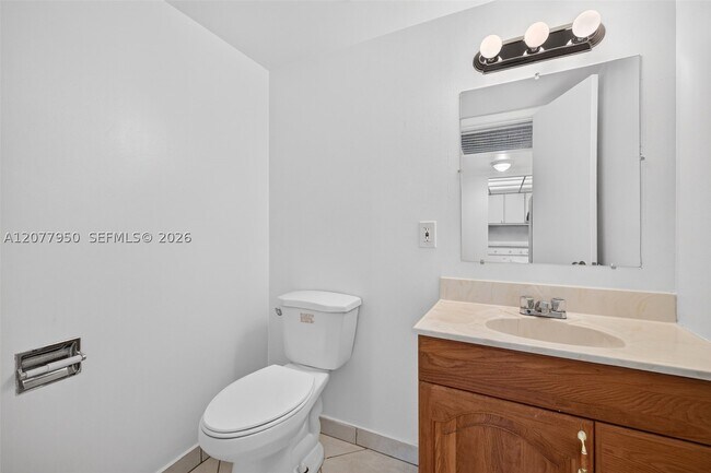 Building Photo - 401 Golden Isles Dr